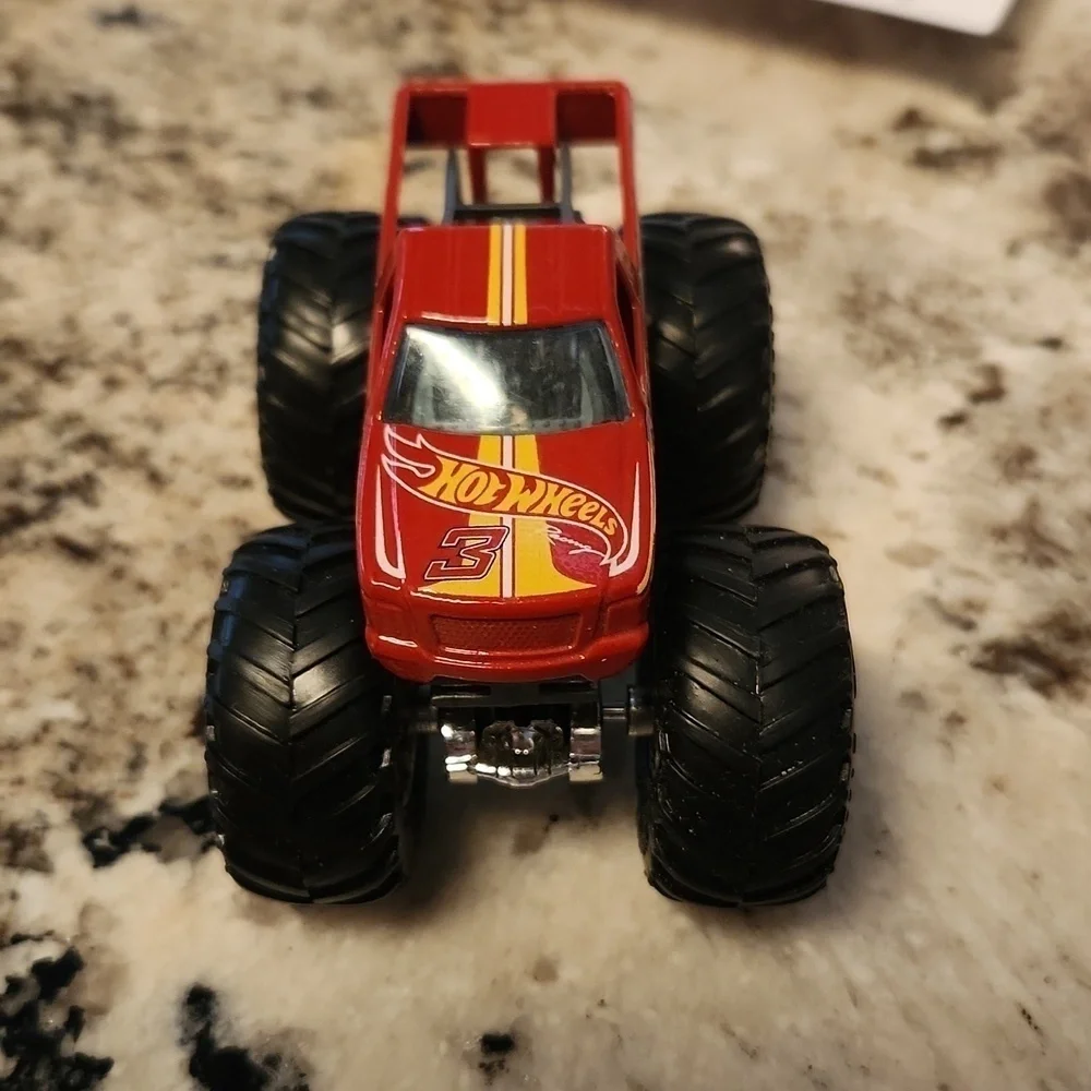 Hot Wheels Monster Truck HW RACING 3 red 1:64